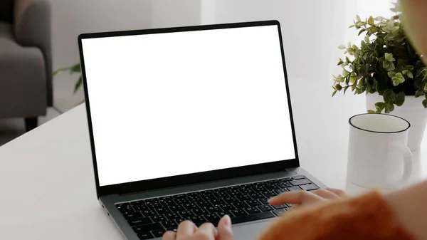 Jong Aziatische Vrouw Met Behulp Van Laptop Computer Thuis Met — Stockfoto