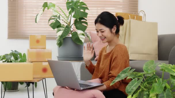 Happy Young Asian Woman Enjoy Shopping Online Shopping Platform Laptop — Wideo stockowe