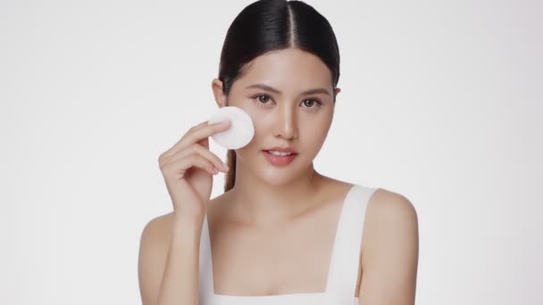 Attractive Beautiful Young Asian Woman Cleaning Face Cotton Pad Isolated — Stock video