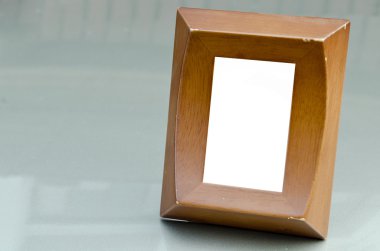 antika ahşap çerçeve metal zemin üzerine.