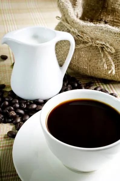 Coffee cup and saucer with coffee bean — Stock Photo, Image