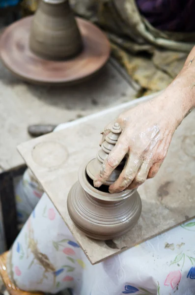 Potter man hands shaping ceramic craft — Stock Photo, Image