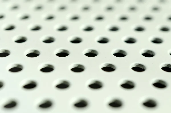 Witte naadloze cirkel geperforeerde metalen grill patroon. — Stockfoto