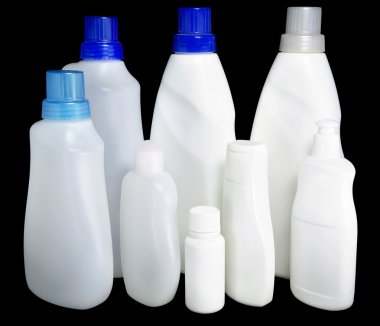 ayrı tutma siyah arka plan üzerine plastik şişe