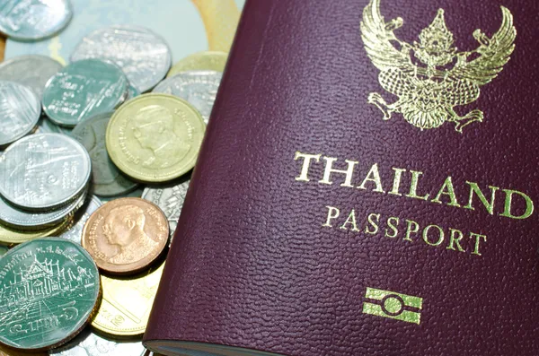 Sikke para Tayland Tayland pasaportu . — Stok fotoğraf