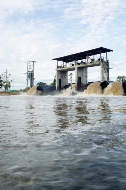 çok fazla su borusu.