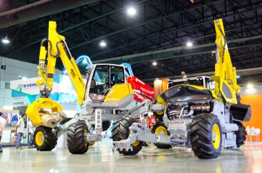 Bangkok - 21 Eylül: Menzi Muck M340 M540 Ekskavatör DISP