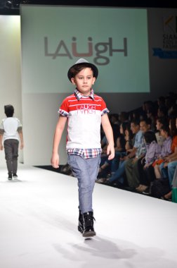 Tayland, bangkok-Ekim 2013: manken la pist yürür