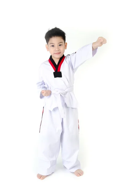Aranyos ázsiai fiú Taekwondo fellépése — Stock Fotó