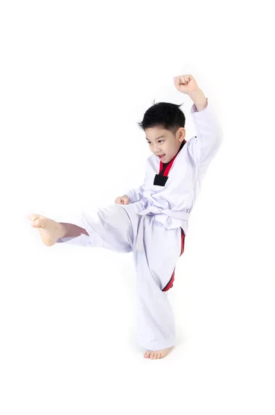Aranyos ázsiai fiú Taekwondo fellépése — Stock Fotó