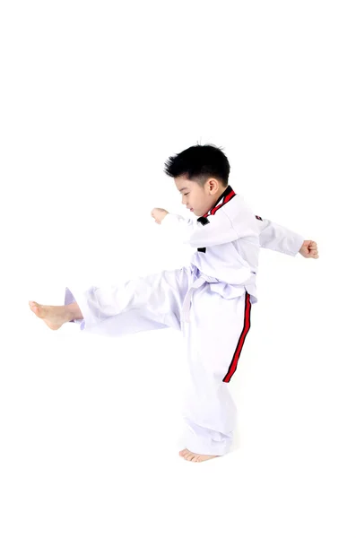 Taekwondo actie door een Aziatische schattige jongen — Stockfoto
