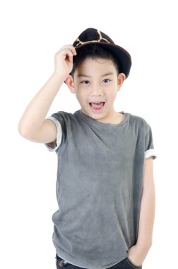 Beyaz arka plan üzerinde izole şapka ile Sevimli küçük çocuk .