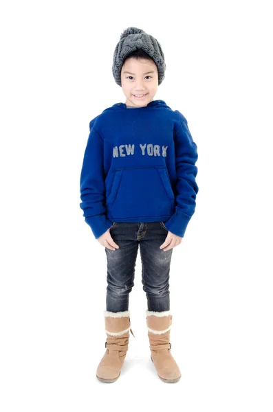 Piccolo asiatico sorriso ragazzo indossare inverno abiti — Foto Stock
