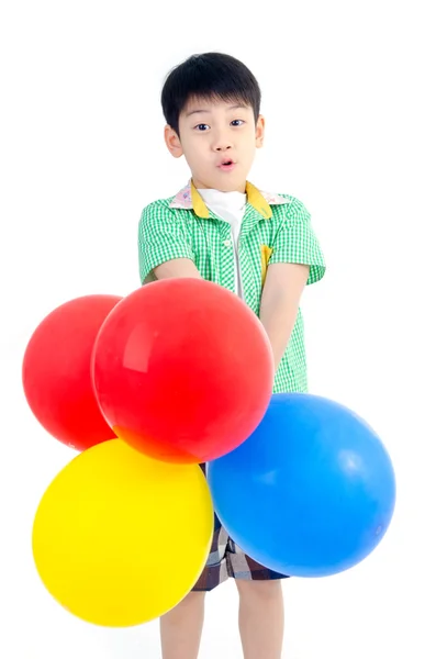 Glad asiatiska söt pojke med färgglada ballonger — Stockfoto