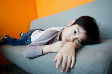 sıkıcı Asyalı çocuk