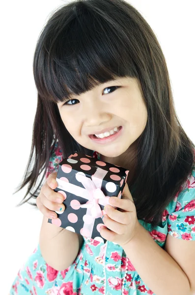 Asyalı güzel kız giftbox ile — Stok fotoğraf