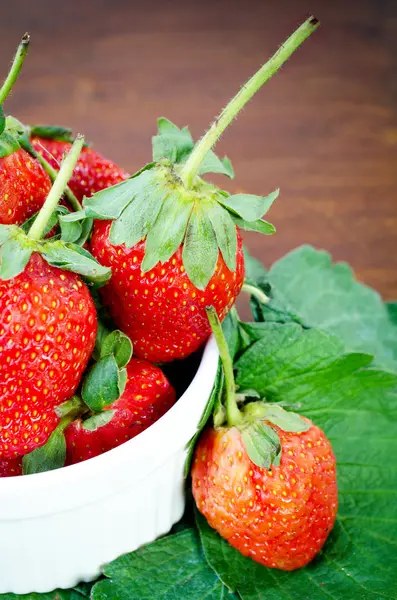 Fresh strawberries were placed — Stock Photo, Image