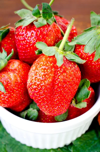 Fresh strawberries were placed — Stock Photo, Image