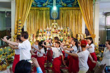 chachengsal, Tayland - 8 Nisan 2014: tanımlanamayan öğretmen ve pu