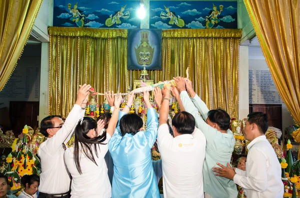 Chachengsal, Tayland - 8 Nisan 2014: tanımlanamayan öğretmen ve pu — Stok fotoğraf