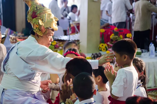 Chachengsal, thailand - maj 8 2014: oidentifierade lärare och pu — Stockfoto