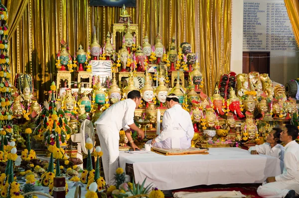 ChaChengSal, TAILANDIA - 8 de mayo de 2014: Maestros no identificados —  Fotos de Stock