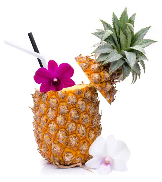 Succo di ananas con orchidea in frutta fresca — Foto Stock