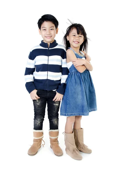 Retrato de feliz asiático chico y chica tener divertido — Foto de Stock