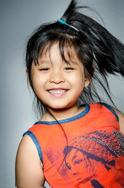 Retrato de feliz ásia bonito menina — Fotografia de Stock