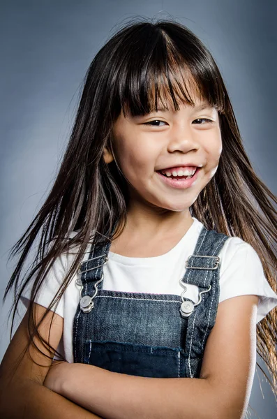 행복 한 아시아 귀여운 여자의 초상화 — 스톡 사진