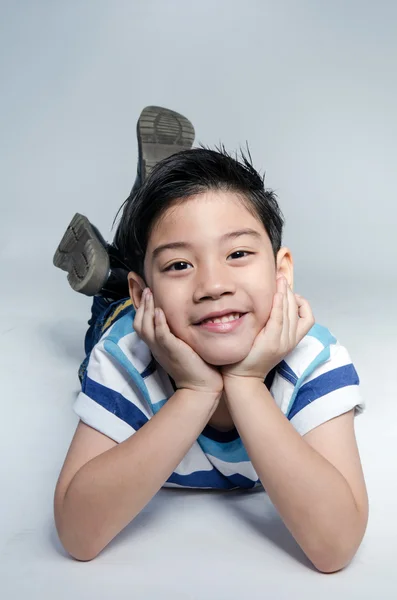 Retrato de pouco asiático bonito menino — Fotografia de Stock