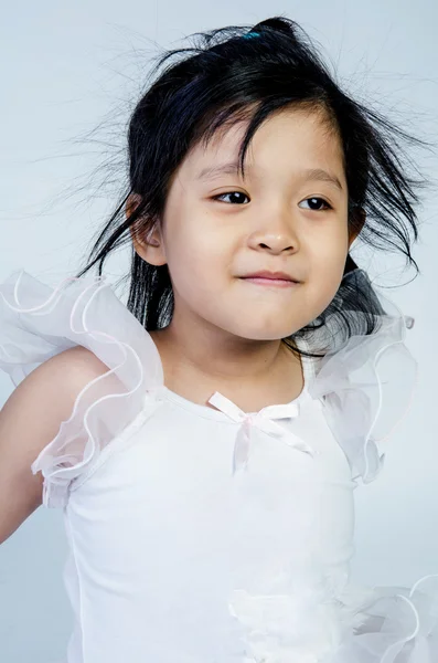 Retrato de feliz ásia bonito menina — Fotografia de Stock