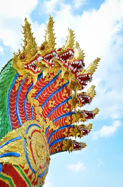 Naga snake guarding Thai temple entrance — Stock Photo, Image