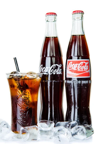 BANGKOK, THAILANDIA - 14 LUGLIO 2014: Bottiglia di Coca Cola Fredda Classica — Foto Stock