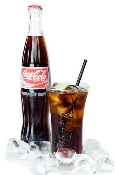 BANGKOK, THAILAND - JULY 14, 2014: Cold Classic Coke Bottle on a — Stock Photo, Image