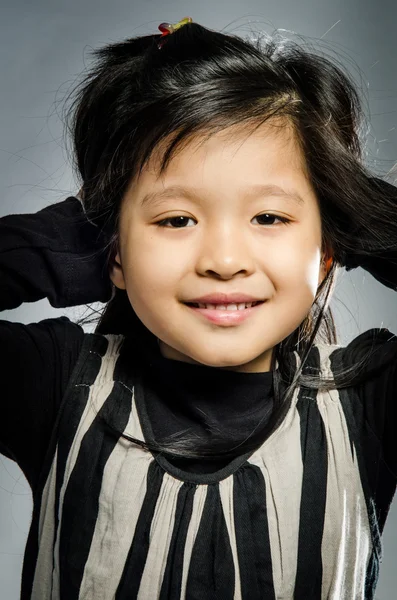 Retrato de pouco feliz ásia bonito menina — Fotografia de Stock