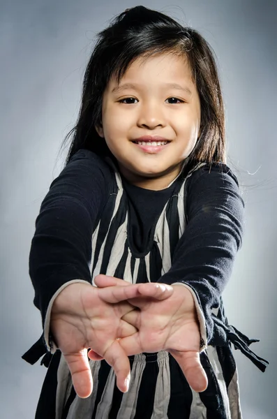 Retrato de poco feliz asiático lindo chica — Foto de Stock