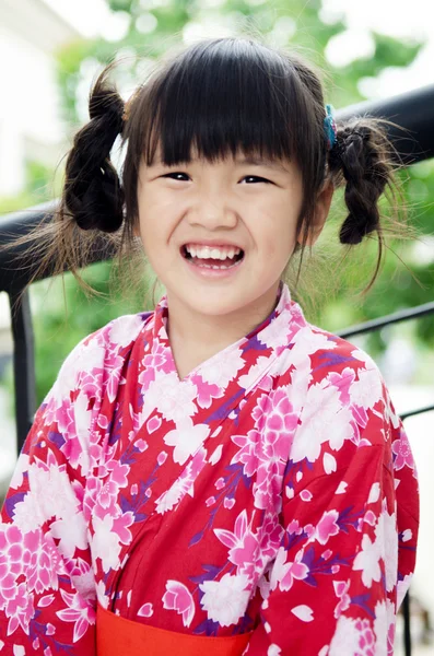 Küçük Asyalı çocuk Japon geleneksel kostüm — Stok fotoğraf