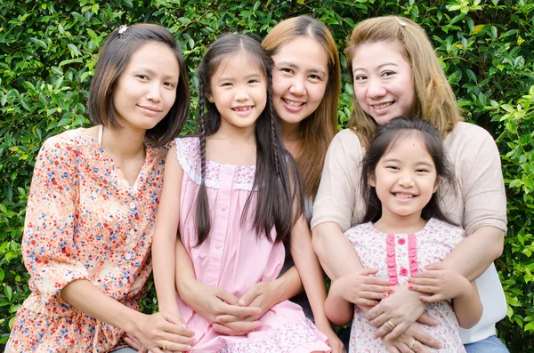 Group of Asian family . — Stock Photo, Image