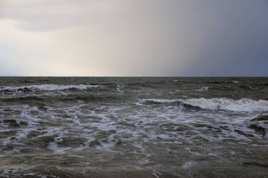  Kışın fırtınada Baltık Denizi 