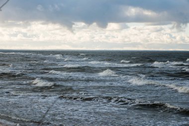  Kışın fırtınada Baltık Denizi 