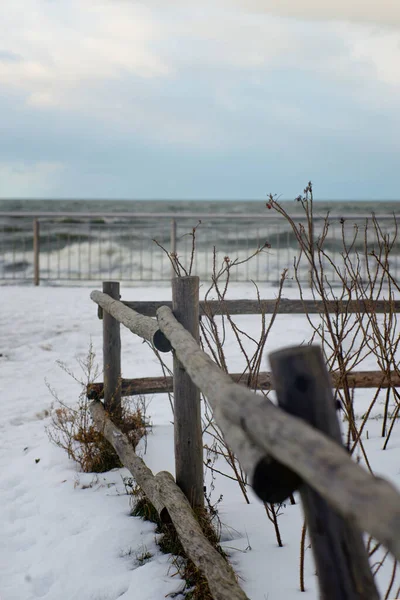 Old Collapsed Wooden Fence Made Branches Tree Trunks Winter — Fotografia de Stock