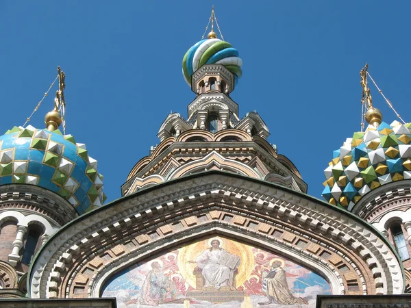 dökülmüş kan üzerinde kurtarıcı