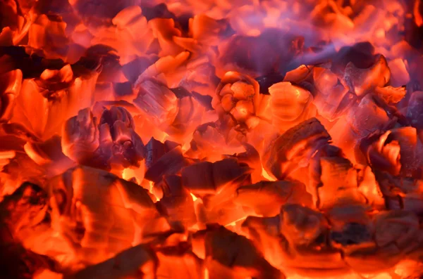 Holz im Feuer — Stockfoto