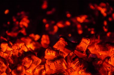 Ateşin içinde sıcak kömür