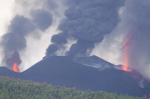Volkanik patlama. Cumbre Vieja Doğal Parkı. La Palma. Kanarya Adaları. İspanya.