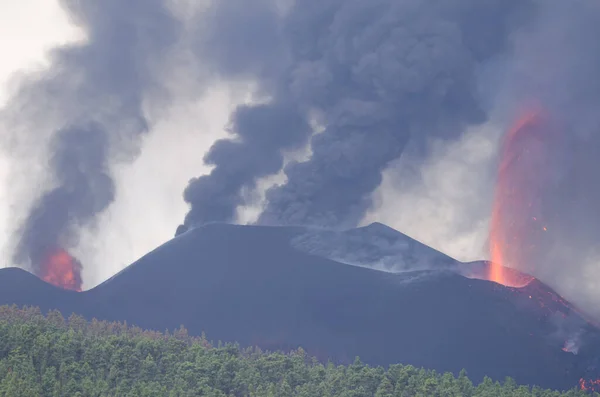 Volkanik patlama. Cumbre Vieja Doğal Parkı. La Palma. Kanarya Adaları. İspanya.