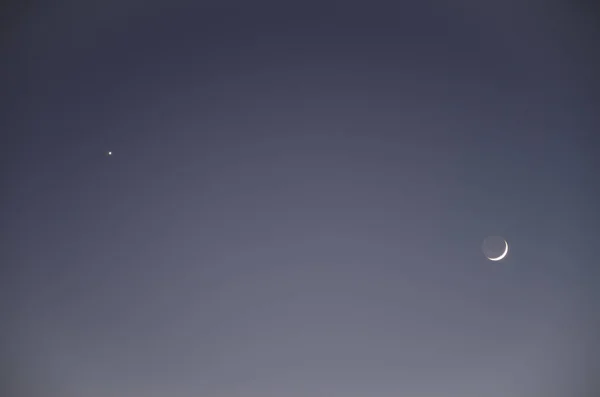 極星とワックス三日月. — ストック写真