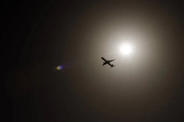 Işığa Karşı Uçan Uçak Aguimes Büyük Kanarya Kanarya Adaları Spanya — Stok fotoğraf