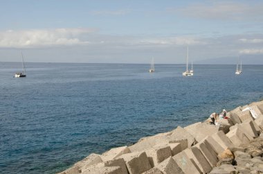 Los Cristianos Limanı 'nda dalgakıran.